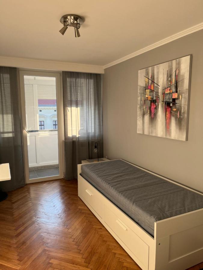 Apartman Loft 72 สลาวอนสกีบรอด ภายนอก รูปภาพ