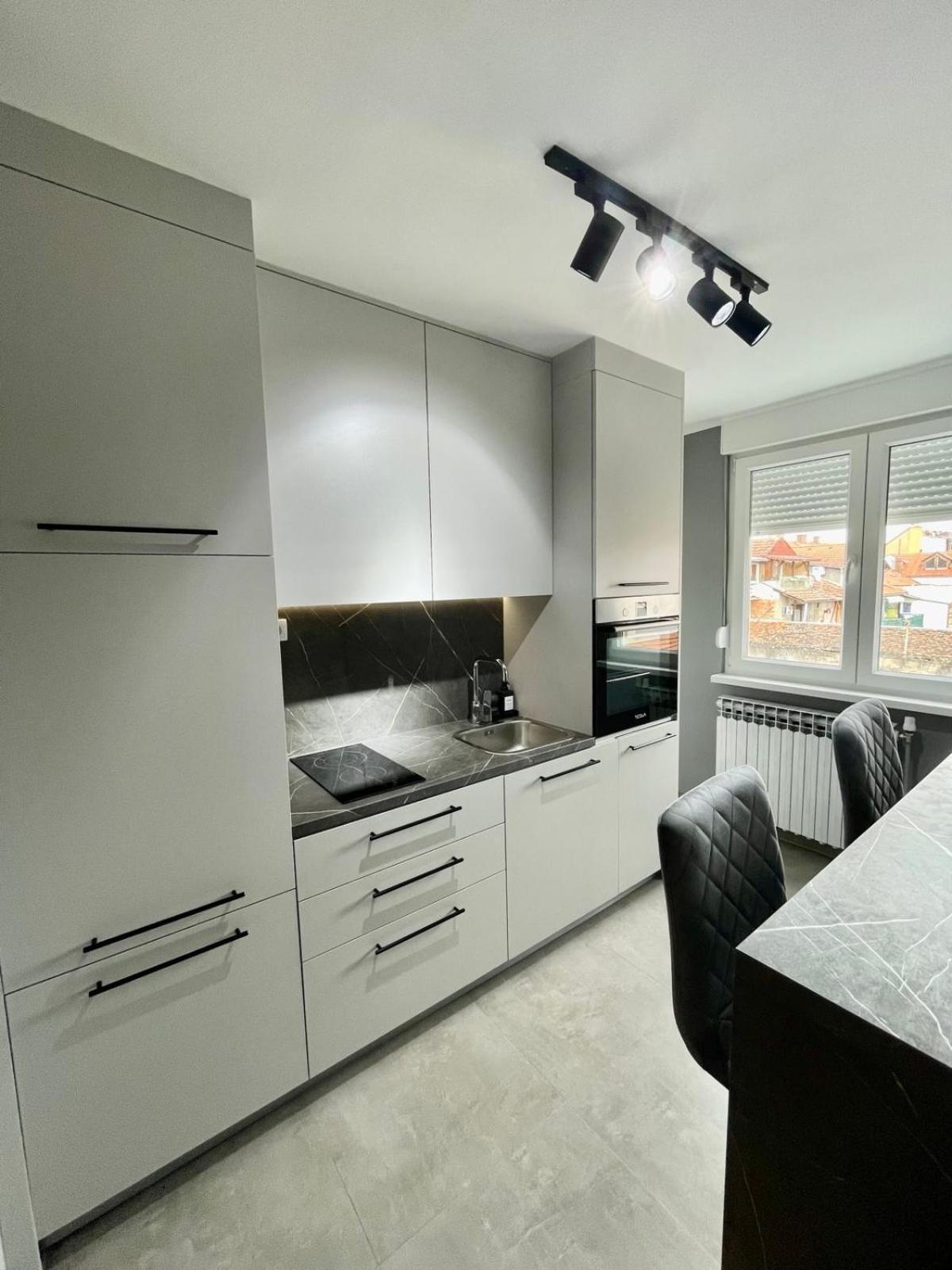 Apartman Loft 72 สลาวอนสกีบรอด ภายนอก รูปภาพ